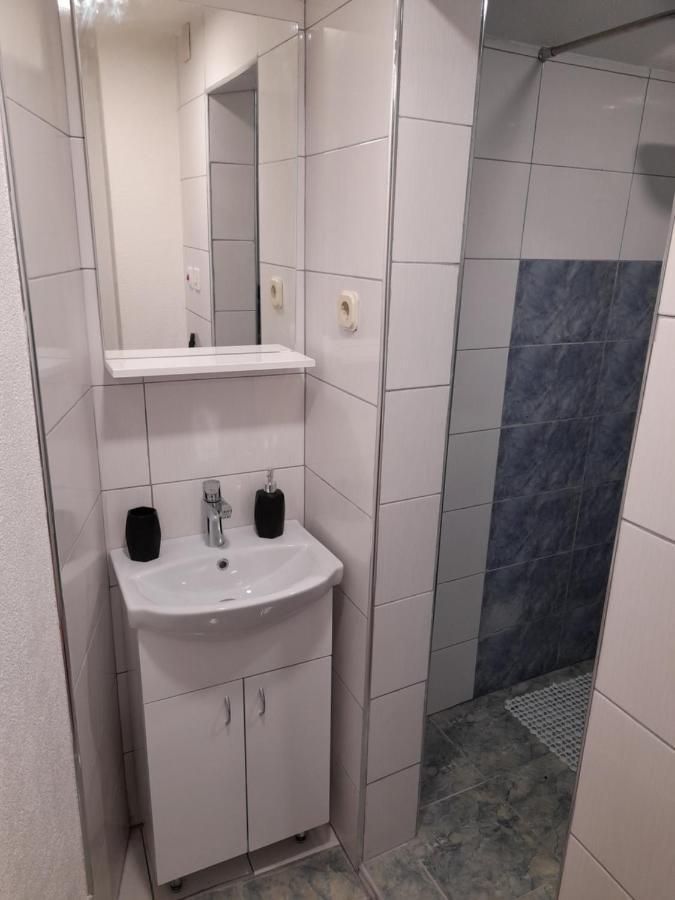 Bato Rooms Pestani Kültér fotó